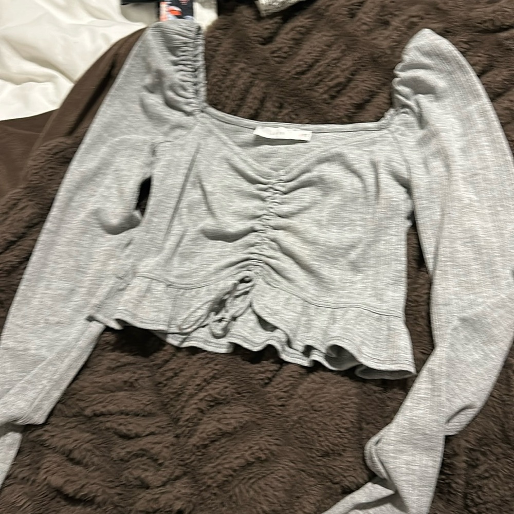 Grey long sleeve crop top